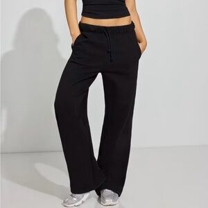 Brand new never worn GARAGE straight leg sweatpants ultra fleece